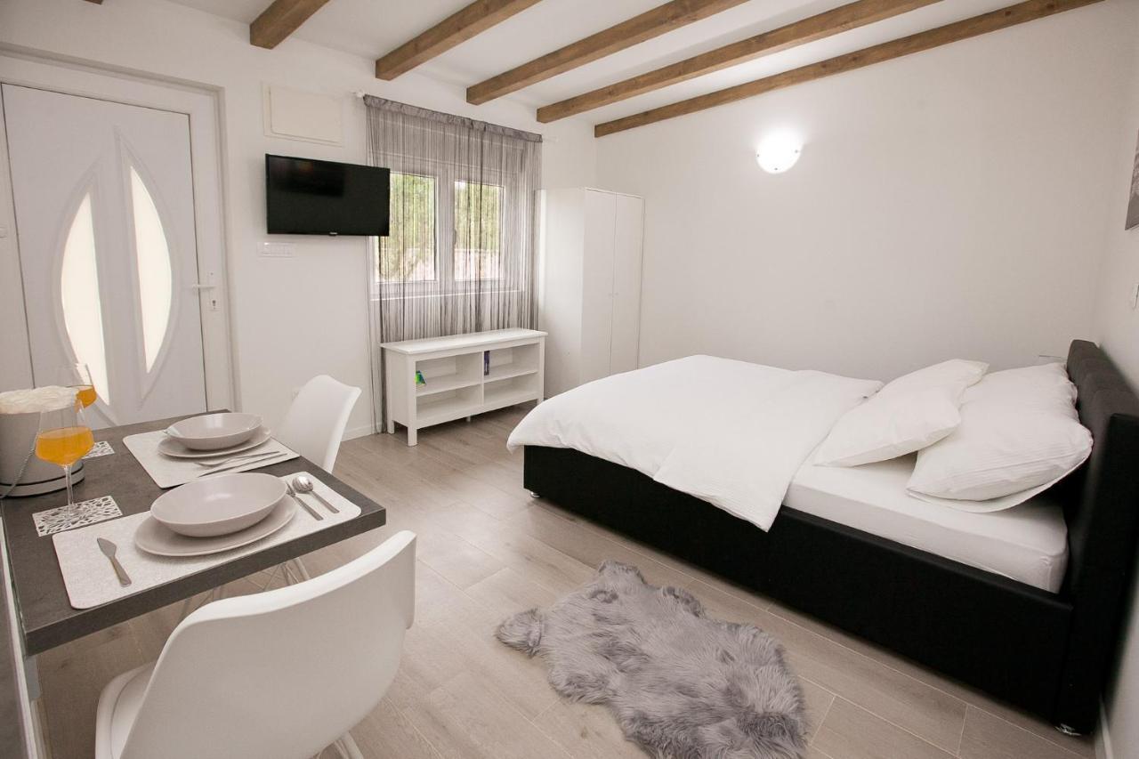 Studio Apartments Tara ซาดาร์ ภายนอก รูปภาพ