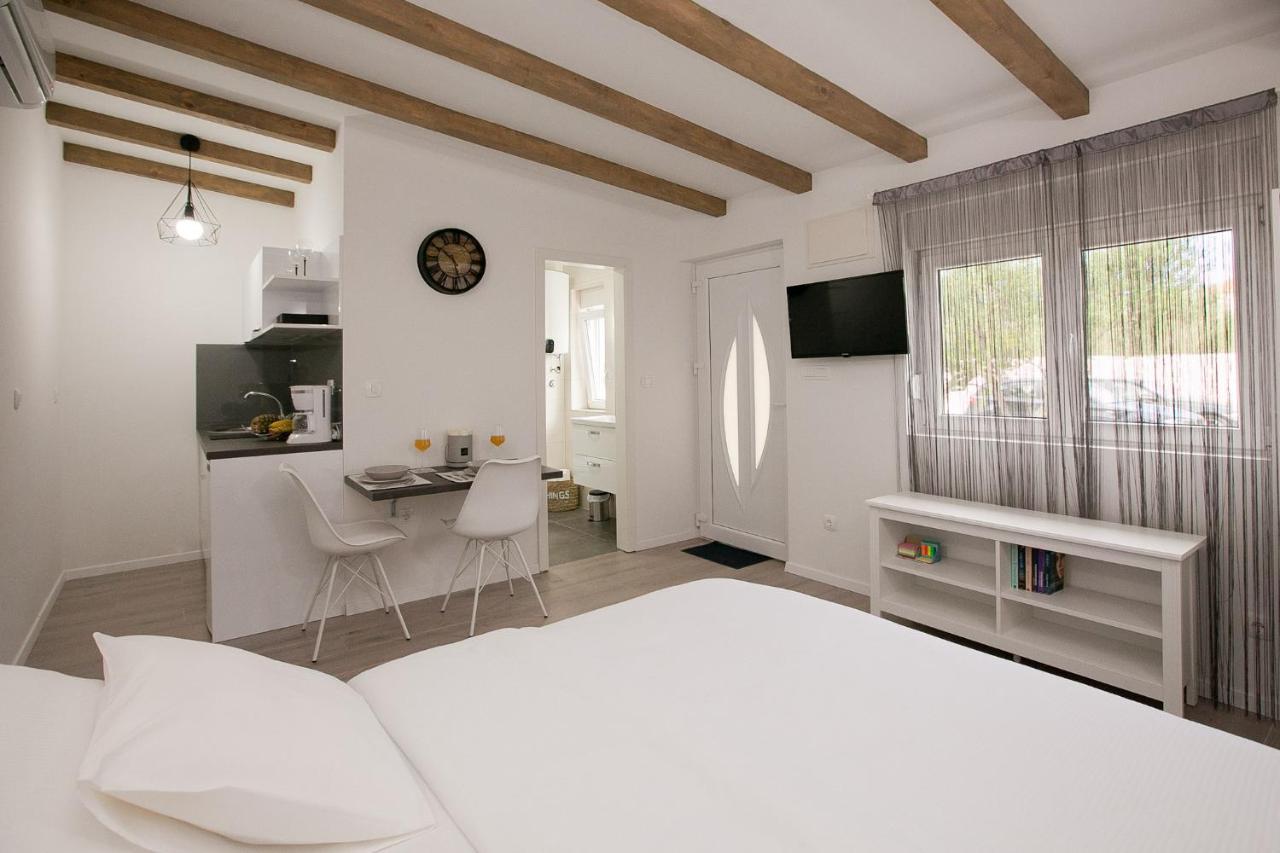 Studio Apartments Tara ซาดาร์ ภายนอก รูปภาพ