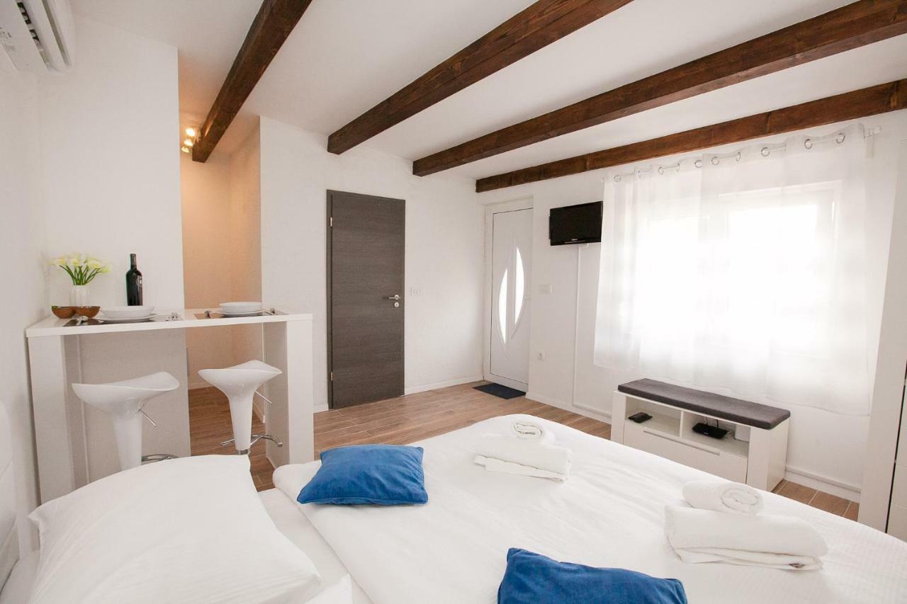 Studio Apartments Tara ซาดาร์ ภายนอก รูปภาพ